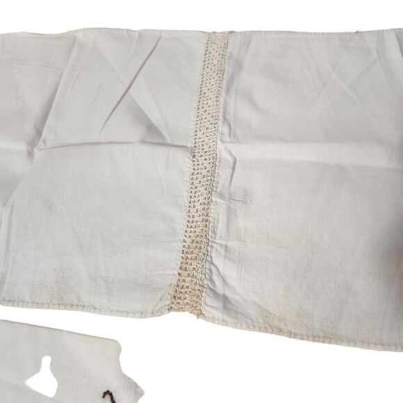 VTG HANKIE SET STRAWBERRY EMBROIDERED DRESSER SCARF POCKET RUNNER ESTATE - Picture 4 of 5